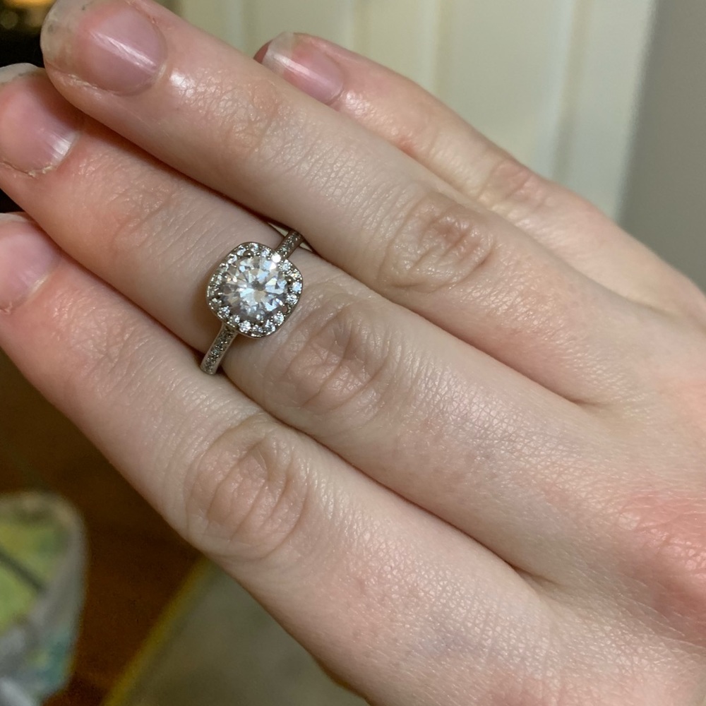 Engagement style ring